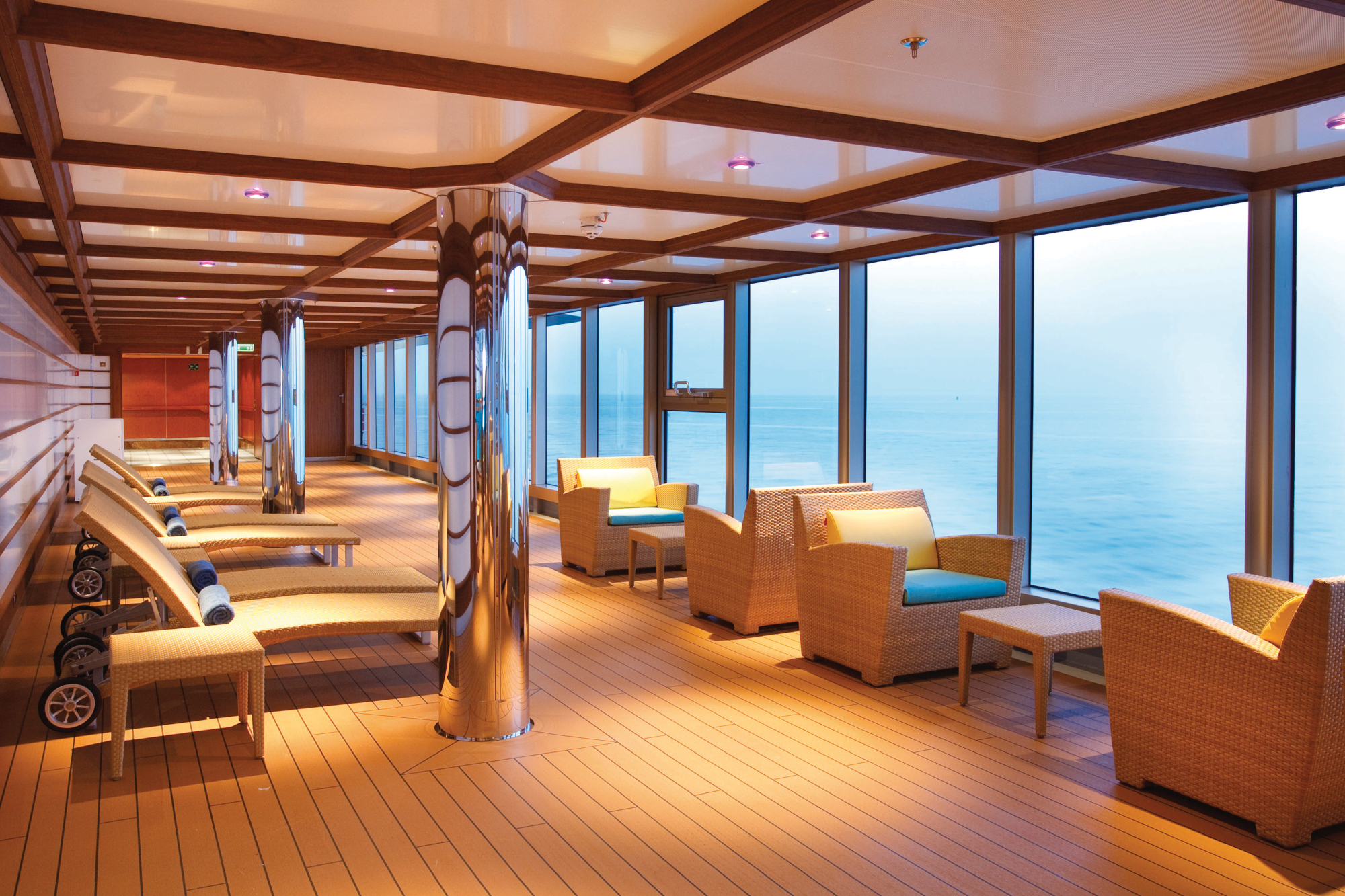 MyCruise Carnival Luminosa Offentlige-arealer Pool-spa2